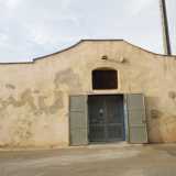 La bottega di Luigi, nel rione Croce-Tamburi di Taranto
